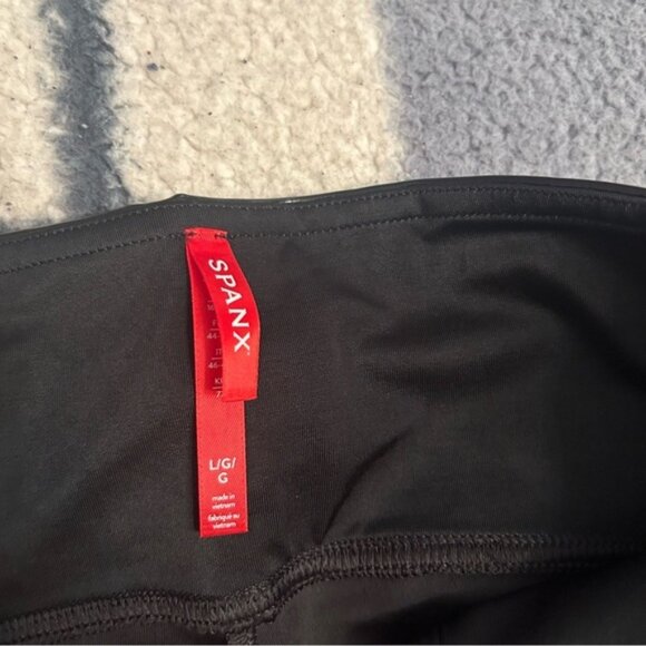 COPY - Spanx faux leather size large black color - Picture 3 of 4